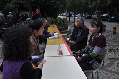 黨建引領(lǐng)教育惠民 云南民族中學(xué)黨員進(jìn)社區(qū)教育咨詢服務(wù)活動紀(jì)實(shí)
